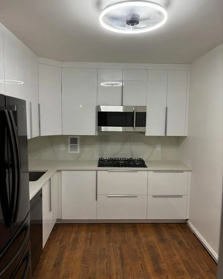 Renovated kitchen with quartz countertops in Abington